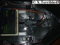 Le moteur et le rail glissiere de la batterie